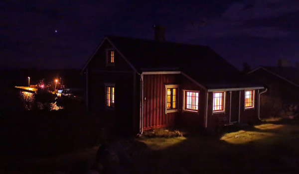 SÄHKÖVALO ON MUKAVAA NÄIN PIMEÄNÄ VUODENAIKANA...