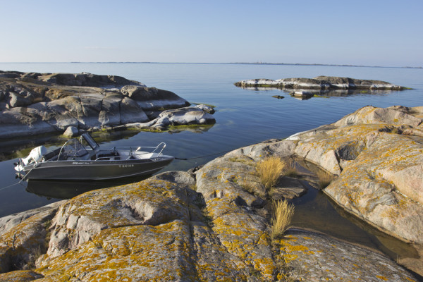 ALUNSKÄRIN PIENI VENELAGUUNI, TAKANA SIINTÄÄ UTÖ