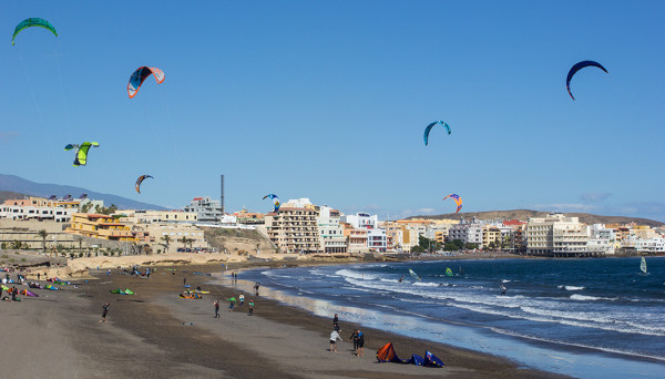 EL MEDANON RANTAA, HOTELLIMME KESKELLÄ KUVAA