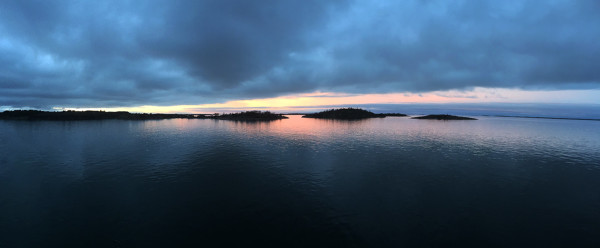 UTÖHÖN MATKATTIIN KAUNIINA JA TYVENENÄ ILTANA
