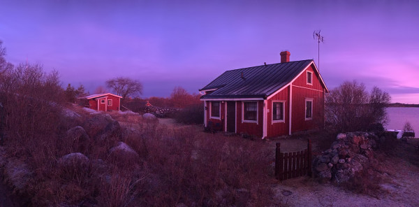 TALVISET AAMUVALOT VALAISEVAT TALOAMME JA PIHAAMME