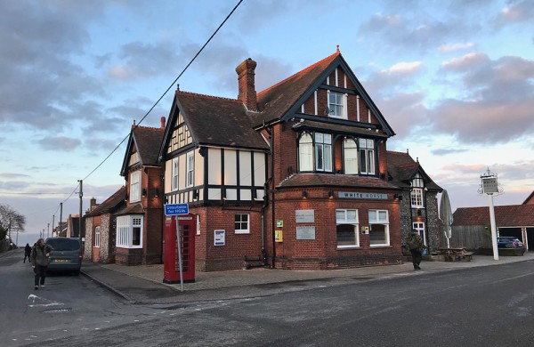 MUKAVA WHITE HORSE-HOTELLIMME CROMERISSA