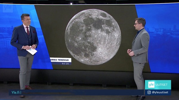 VIIME YÖNÄ OTTAMANI KUVA "SUPERKUUSTA" PÄÄTYI YLE1 AAMUN TELEVISIOUUTISIIN. Kuvan tv-ruudulta otti Jukka J Nurmi.