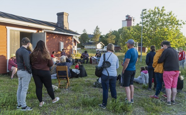 BREDBANDET VIRITTELEE ILTAMUSIIKKIA
