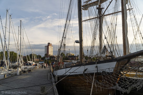 VIERASVENEITÄ ON EDELLEEN RUNSAASTI (Kuva: Outi Sarjakoski)