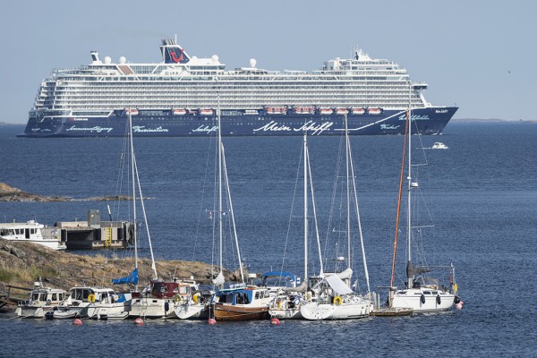 MONENLAISIA HUVIALUKSIA ON NYT LIIKKEELLÄ