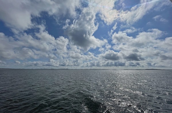 MERIMATKALLA OLI EDELLEEN KESÄISEN KAUNISTA