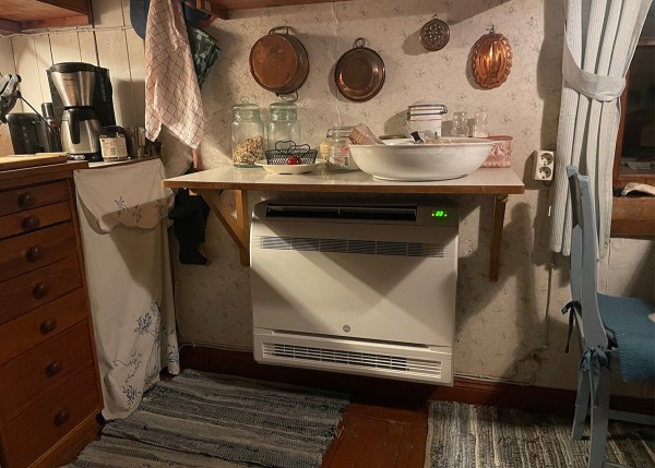 ILMALÄMPÖPUMPPU LÖYSI PAIKKANSA