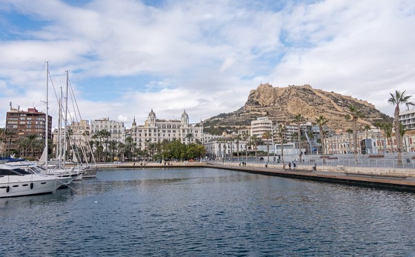 ALICANTEN SATAMAA JA LINNOITUSVUORI CASTELLO SANTA BARBARA