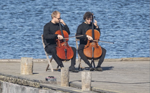 SELLISTIT SOITTIVAT HETKEN LUOTSILAITURILLAKIN